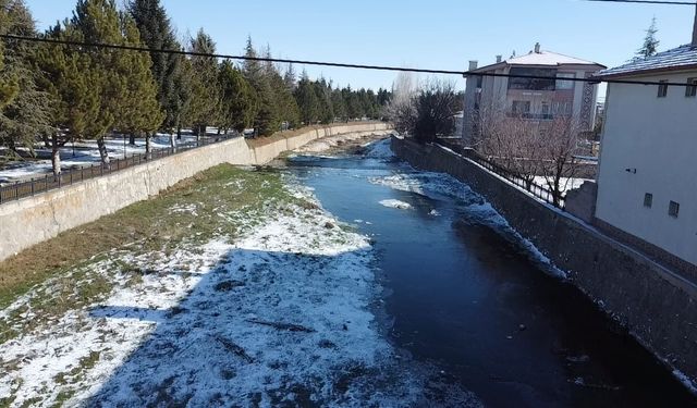 Soguk hava nedeniyle Gali Çayı biz tuttu