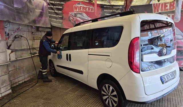 Soğuk havalar oto yıkamacılarda işleri durdurdu