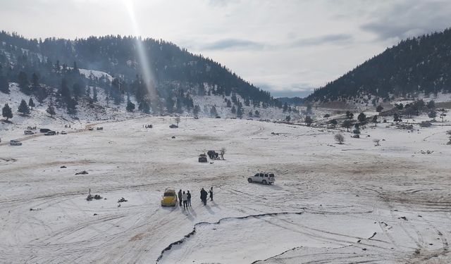 Torosların zirveleri beyaza büründü, Antalyalılar kar keyfini doyasıya yaşadı