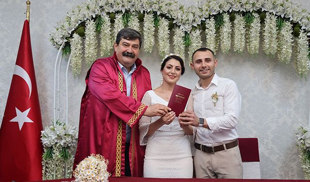 Toroslar’da 2025 yılında bin 593 çift dünya evine girdi