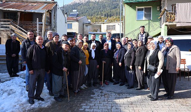 Toroslar Belediye Başkanı Yıldız, kırsal mahallelerde vatandaşla bir araya geldi