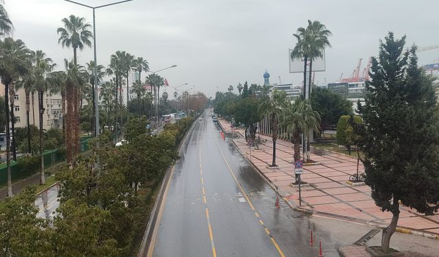 Mersin’de 7 Şubat Cumartesi sabahı yollarda sessizlik oluştu