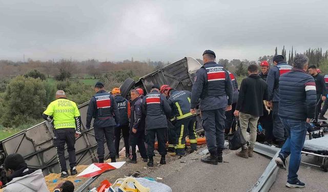 Antalya'da trafik kazası: Ölü ve yaralılar var