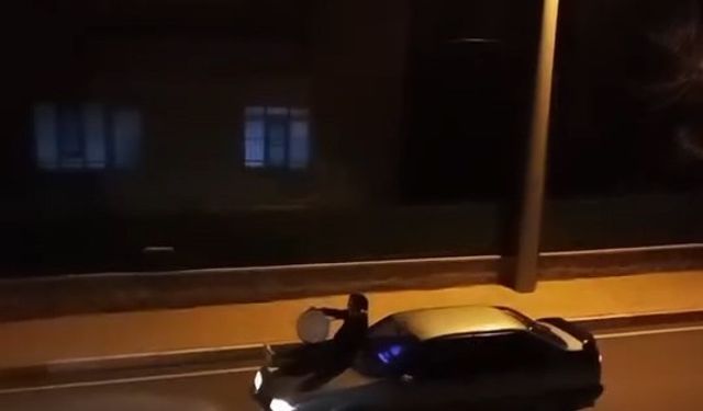 Aracın üzerine çıkan davulcu mahalleliyi sahura böyle uyandırdı