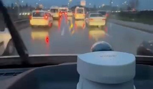 Bursa'da göz dolduran anlar, onlarca sürücü yol verdi