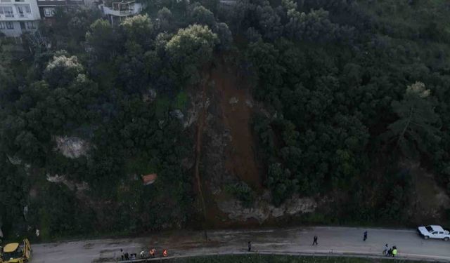 Bursa'da heyelan bölgesi temizlendi...Kayan bölge dron ile görüntülendi