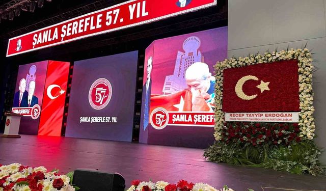 Cumhurbaşkanı Erdoğan'dan Bahçeli'ye 57 gülün yer aldığı tebrik çiçeği