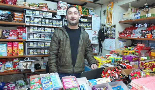 Dede mesleği Köy bakkalı hizmete devam ediyor