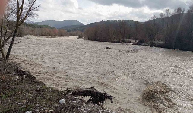 Denizli'de sel köprüleri ağır hasar verdi