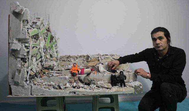 Enkaz altındaki kızının elini bir an olsun bırakmayan babanın yaşadıklarını minyatüre dönüştürdü