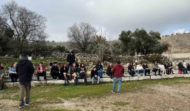 Genç eller geçmişin izlerini seramik ile şekillendirdi