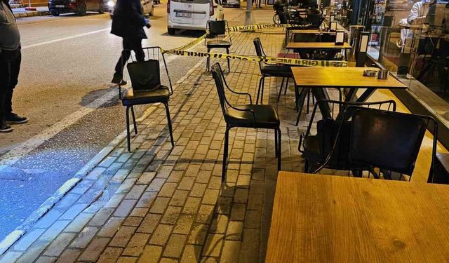 Kafede birlikte oturduğu genci, silahla vurarak kayıplara karıştı