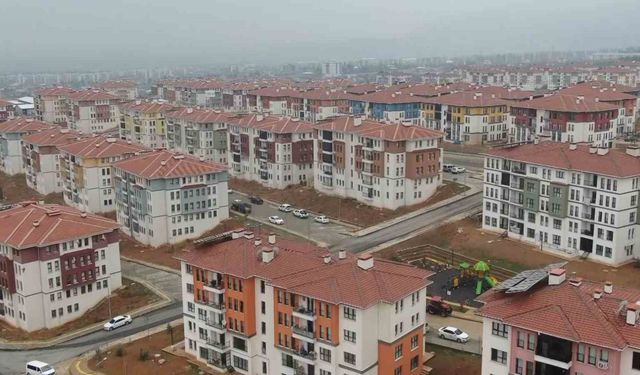 Kısa sürede evleri teslim edilen Nurdağılı depremzedelerden devlete teşekkür