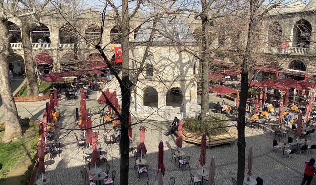 Koza Han'da masalar geri döndü, vatandaş yeniden tarihle buluştu