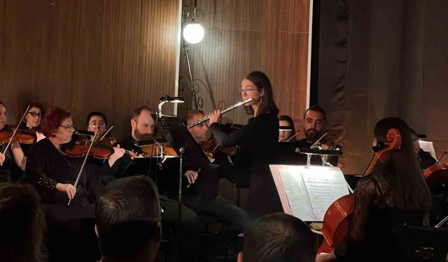 Mersin'de kazada hayatını kaybeden keman sanatçısı Laçin Akyol unutulmadı