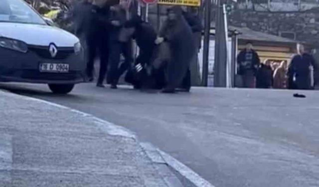 Trafikte tekme tokat yol verme kavgası