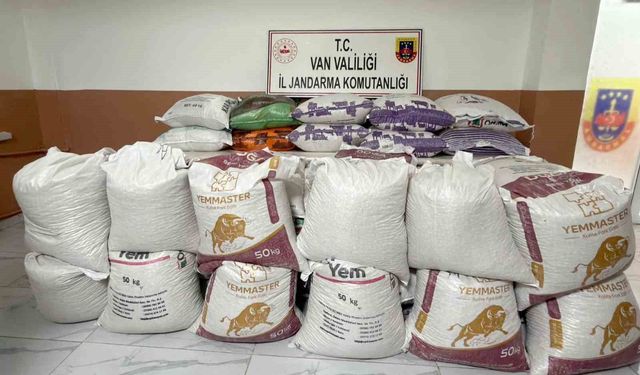 Van'da 3,5 milyon TL değerinde kaçak gıda malzemesi ele geçirildi