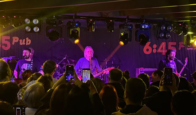 Bulutsuzluk Özlemi, Mersin’de 6:45 Pub Sahnesinde Coşkuyla Rock Gecesi Yaşattı