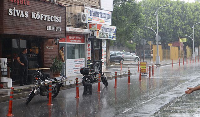 Mersin’e yağışlı hava geri döndü