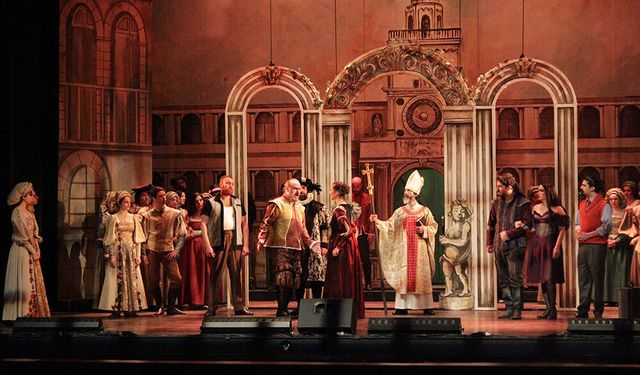 Mersin’de sahnelenecek olan Kiss Me Kate müzikalinin genel provası yapıldı