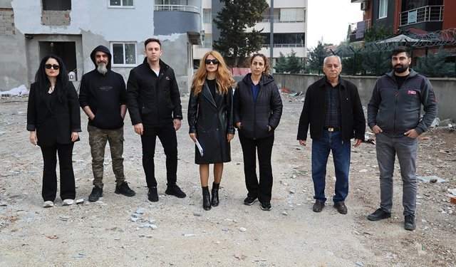 Aldıkları daireler yıllardır bitmeyen mağdurlar inşaat önünde eylem yaptı