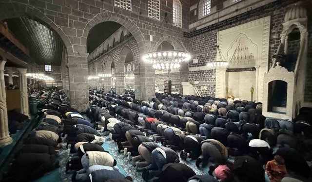 5. Harem-i Şerif'i de bayram namazı kılındı