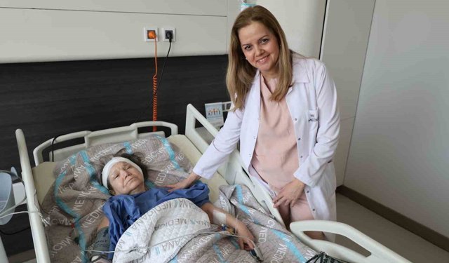 60 yıllık sessizliği koklear implantla son bulacak