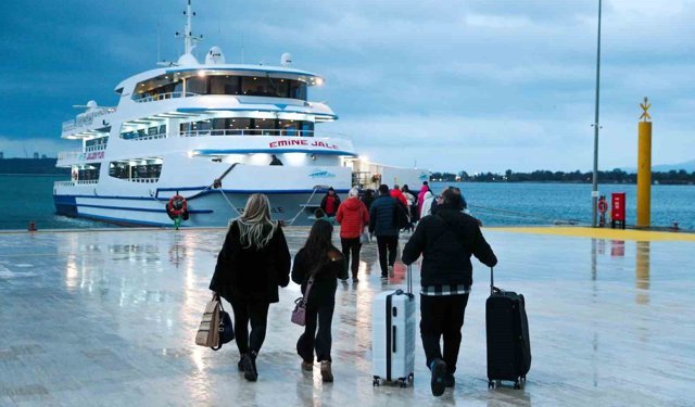 Aliaport Deniz Yolcu İskelesi'nde ilk sefer yapıldı