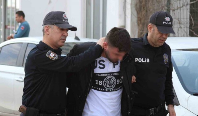 Ayağıyla araç sürdü: Ev hapsi ve her türlü motorlu araç kullanmama cezası aldı