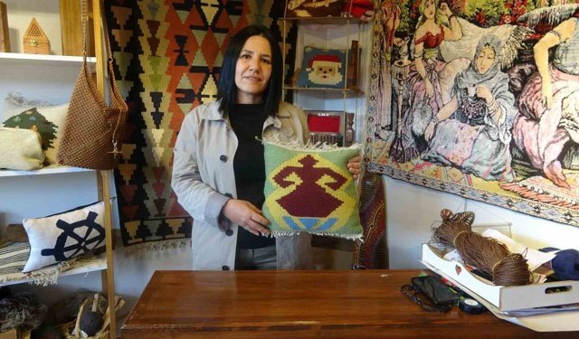 Depremde iş yerleri ve evleri yıkılan afetzede kadınlar, zanaatlarını kültür sanat çarşısında yaşatıyorlar