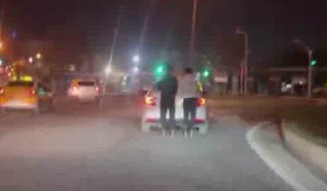 Diyarbakır'da patenli gençlerin tehlikeli yolculuğu