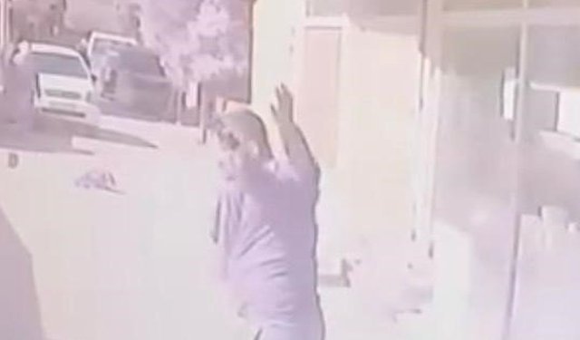 İzmir'de alacak verecek kavgası kanlı bitti: 1 yaralı