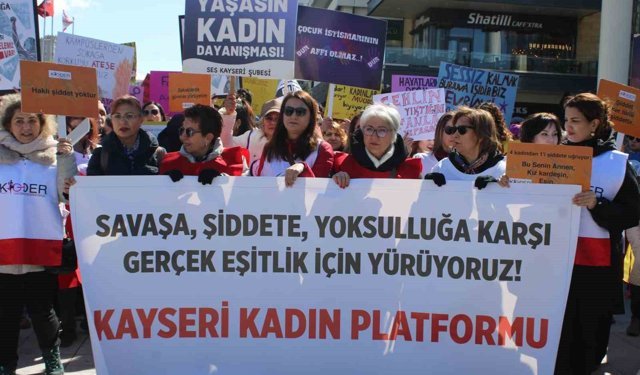 Kayseri'de kadınlar kadın hakları için yürüdü