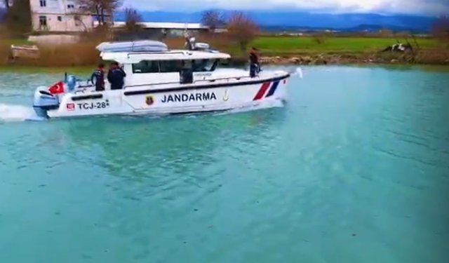 Manavgat'ta jandarmadan deniz ve ırmakta bayram mesaisi
