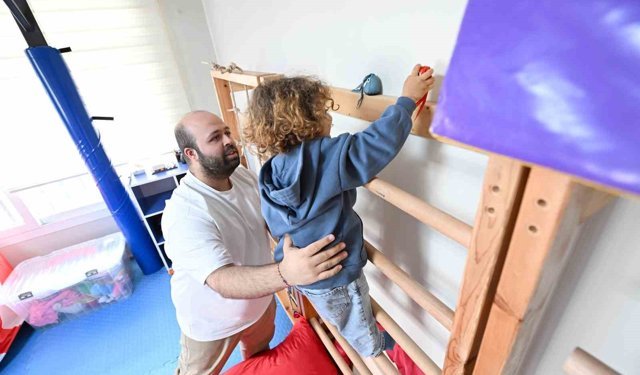 Mersin Büyükşehir Belediyesi DMD hastasına ergoterapi desteğini sürdürüyor