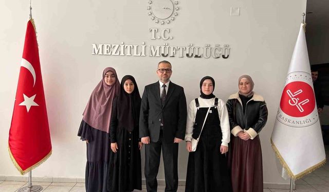 Mersin'de 6 ayda hafız olan 4 öğrenci altınla ödüllendirildi