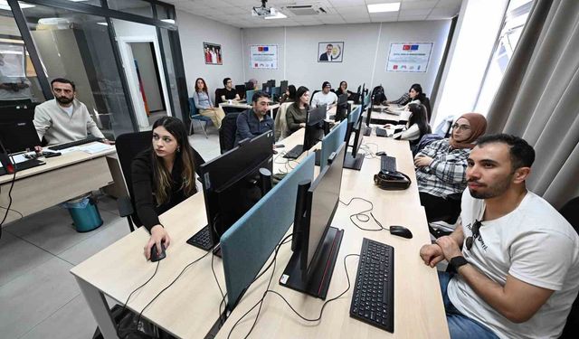 Mersin'de gençlere yapay zeka ve veri analizi eğitimi