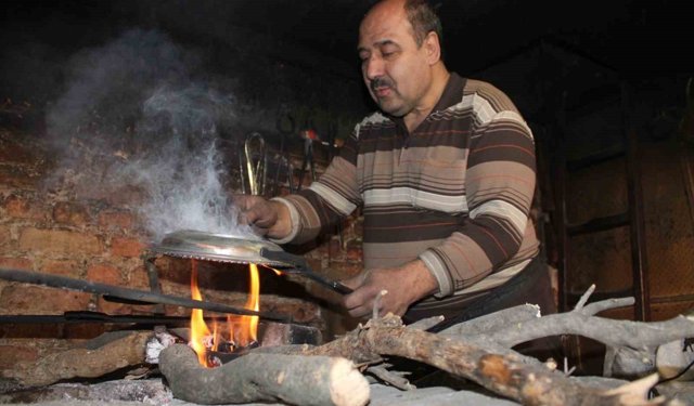 Yarım asırlık kalay ustası 'çırak' sıkıntısına dikkat çekti