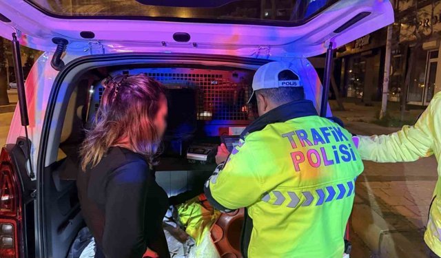 Yasal sınırın üstünde alkollü çıkan aday sürücünün ehliyeti iptal edildi, 'Beni çekmeyin avukatım' diyerek kendini savundu