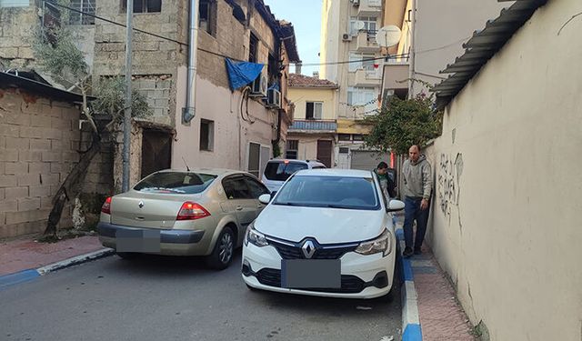 Mersin sokaklarında yayalar adım atacak yer bulamıyor