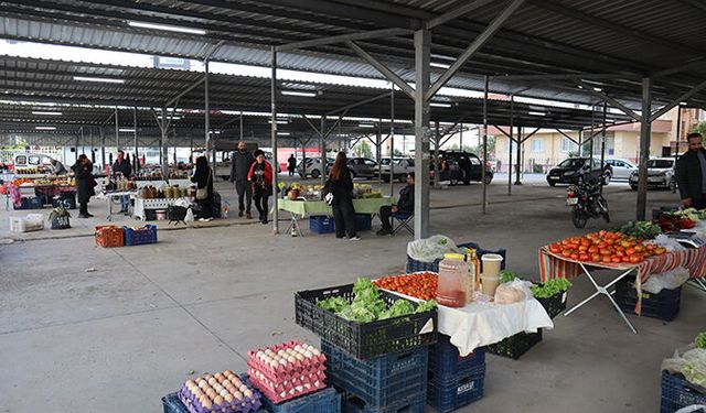 Mersin’de köylüler ürettikleri ürünleri vatandaşlarla buluşturuyor