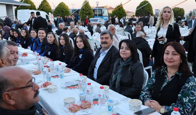 Toroslar Belediyesi çalışanları, Ramazan’da aynı sofrada buluştu