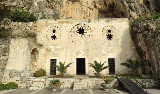 Dünyanın ilk mağara kilisesi: St. Pierre