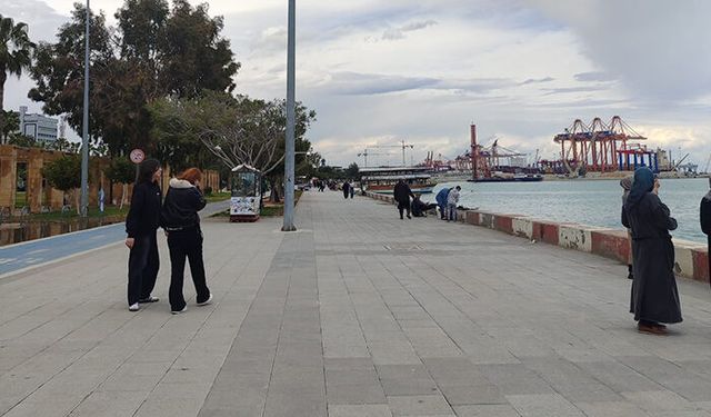 Güzel havayı fırsat bilen Mersinliler sahilleri doldurdu