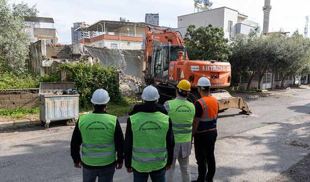 Yenişehir’de metruk binalar yıkılıyor