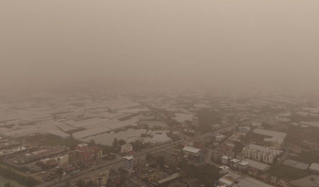 Mersin'in ilçelerinde de toz taşınımı etkili oldu
