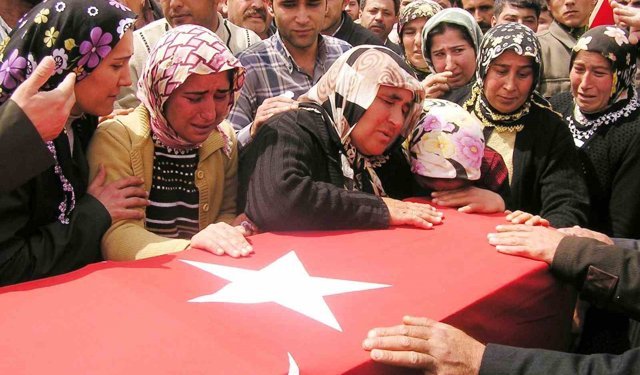 Adana'da şehit annesinin dramı: 'Can verdim, evimde oturamıyorum'