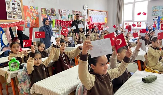 Adıyaman'da öğrencilerden Mehmetçiğe anlamlı mektup