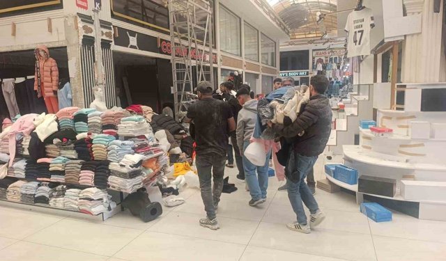 Antalya'da iş merkezinde yangın paniği