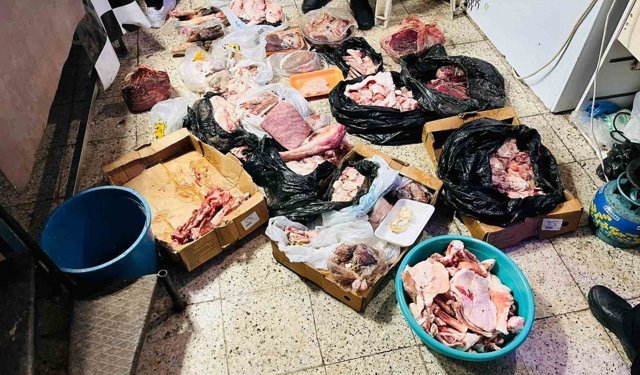 Antalya'da kasap dükkanında mide bulandıran görüntü: Zabıtalar gözlerine inanamadı